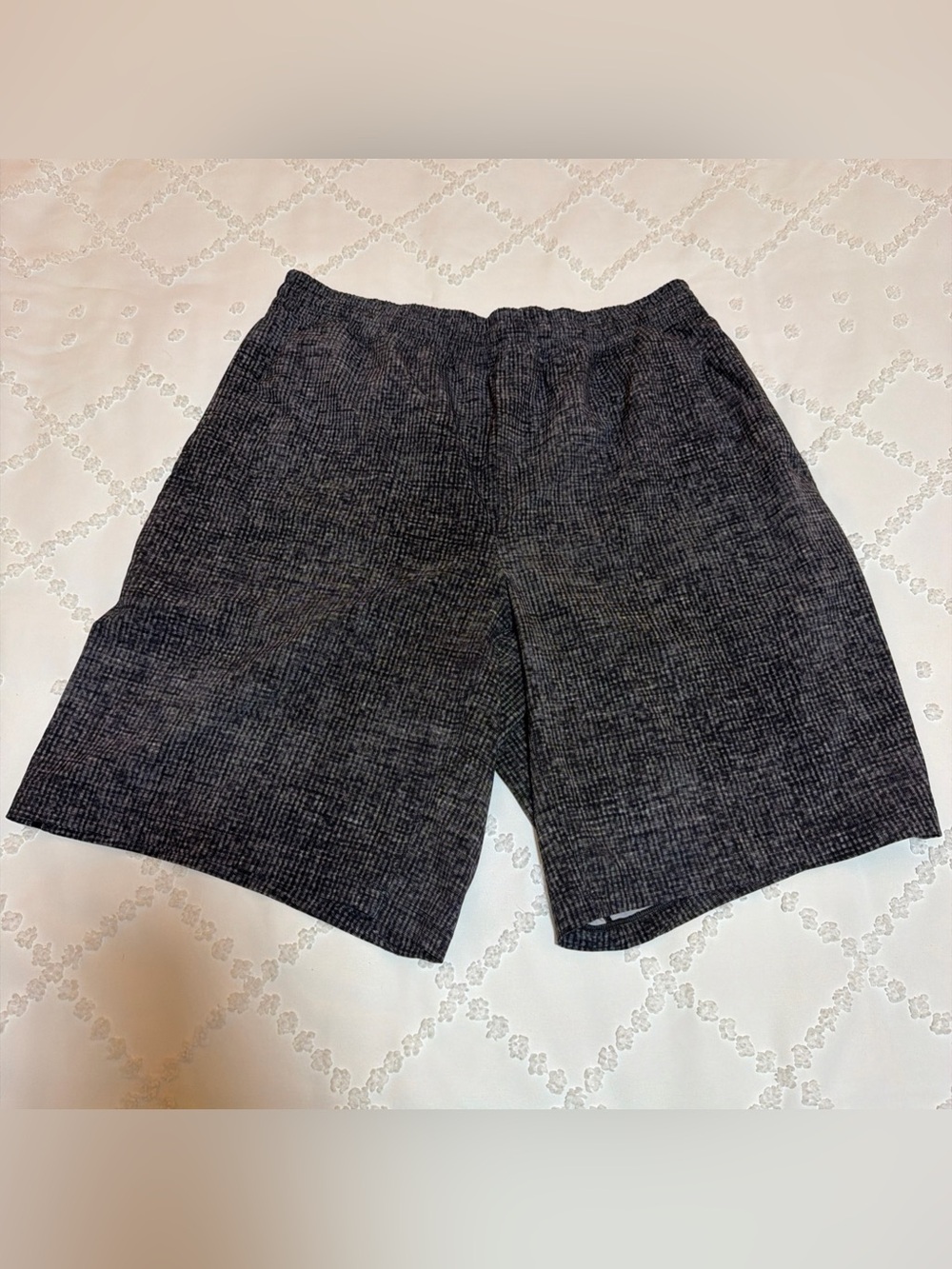 Lululemon Pace Breaker Shorts Men’s Large Grid Pattern 9 Inch Inseam
